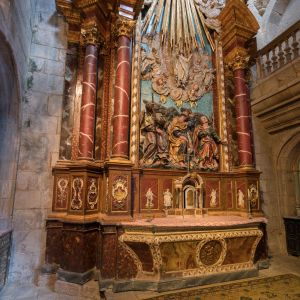 Retablo barroco de la Transfiguración y sepulcros de los Rivero de Aguilar en la Capilla de Alba, Catedral de Santiago.