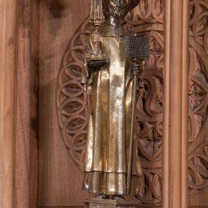 Estatuilla de Santiago Peregrino (1321) de Geoffroy Coquatrix. Orfebrería gótica francesa en plata dorada del Museo de la Catedral de Santiago.