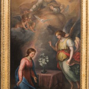 Cuadro de La Anunciación de Gregorio Ferro en la sacristía de la Catedral de Santiago. Pintura neoclásica con escenas religiosas y querubines.