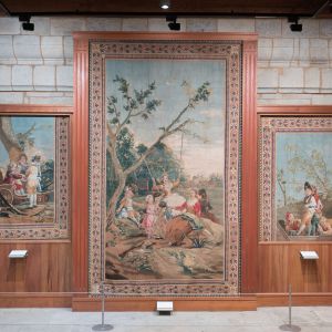 Tapices de Goya en el Museo de la Catedral de Santiago: El columpio, Los niños del carretón y Muchachos jugando a la soldadesca. Arte textil del siglo