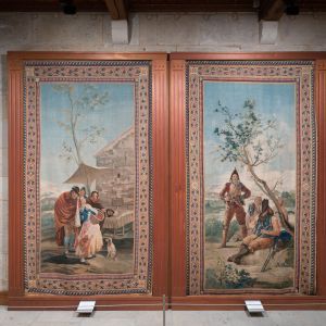 Tapices de Goya "La acerolera" y "El resguardo de tabacos" expuestos en el Museo de la Catedral de Santiago de Compostela. Arte textil del siglo XVIII
